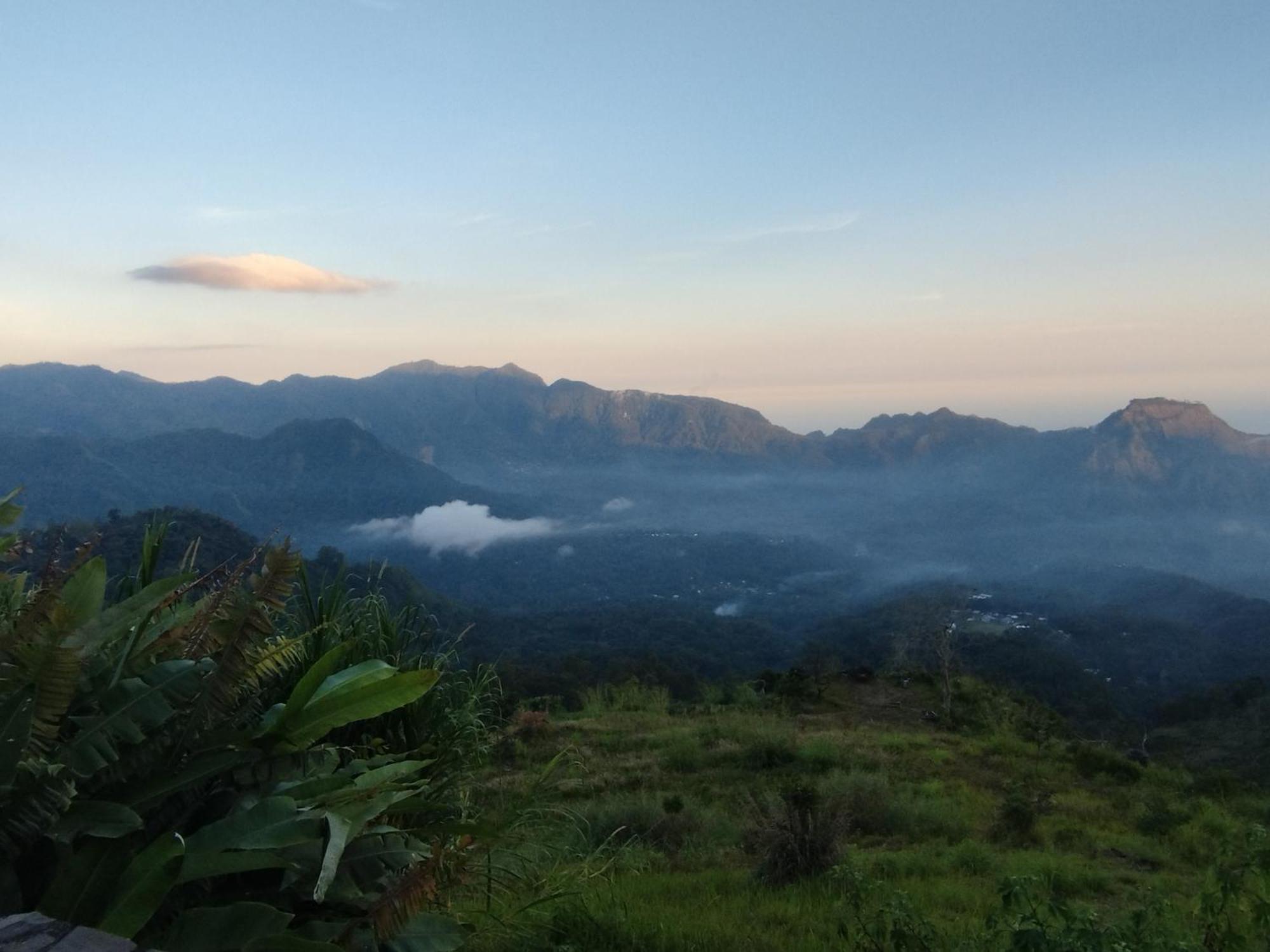 Riung Tiga Empat Tujuh Guesthouse Экстерьер фото